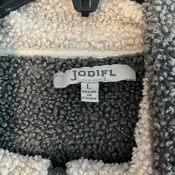 Large Boutique Sherpa - Picture 2 of 2